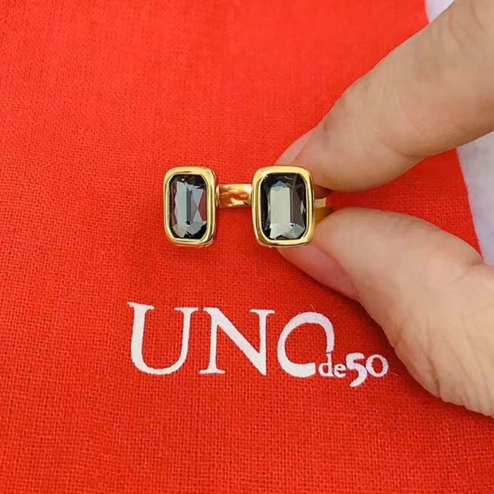 UNO DE 50 RING CLOSING DOORS
